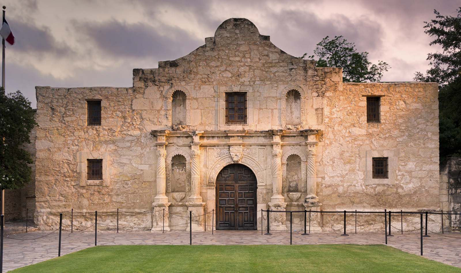 treasure may be buried inside the alamo aol features christmas trips to nyc