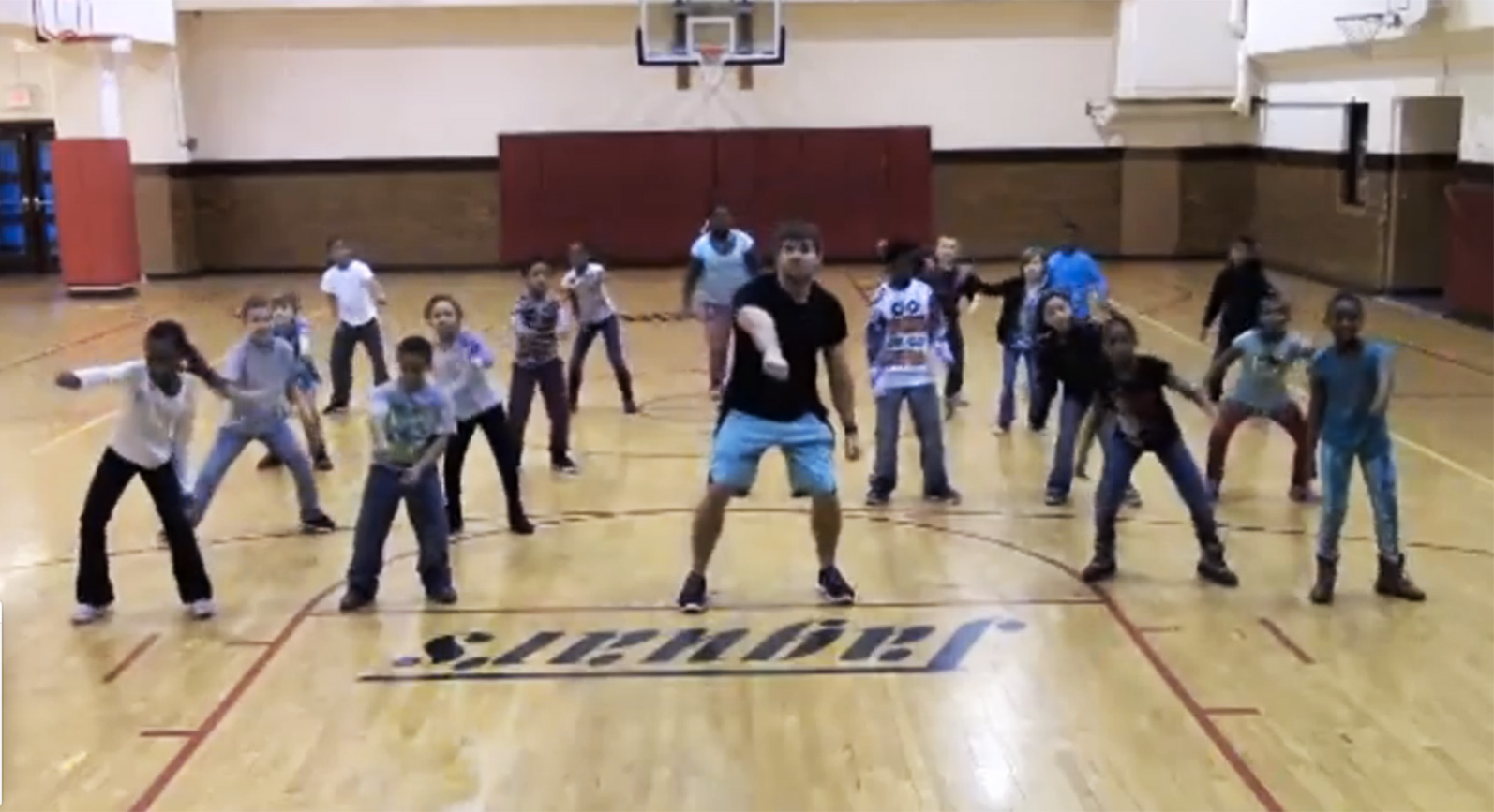 Gym class creates their own adorable 'Nae Nae' dance routine | AOL Features